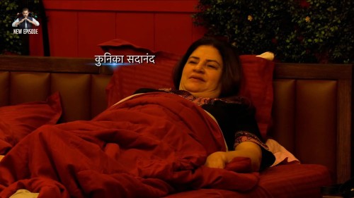 Bigg-Boss-Season-19-2025-www.moviespapa.boo-EP02-Hindi-JioHotStar-Series-1080p.mkv_snapshot_00.14.48.000c5dd83941adc2826.jpg